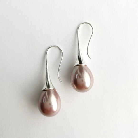 Lavender Pink Blush Pearl drop earrings on silver - Picture 1 of 5